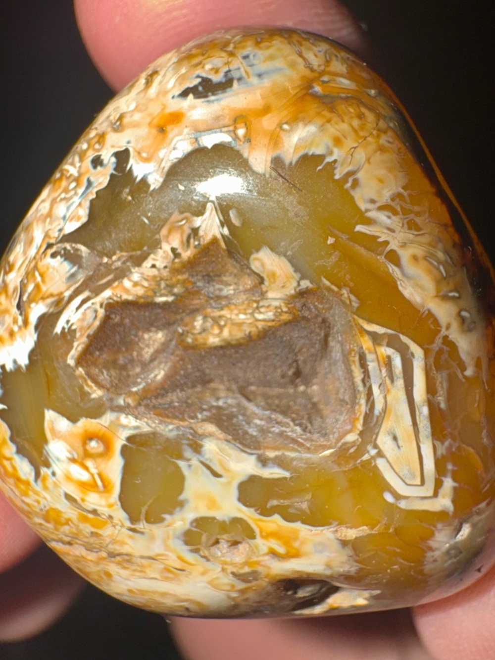 100% natural agate from the Wild Horse area Oregon Beautiful colors Old stock.